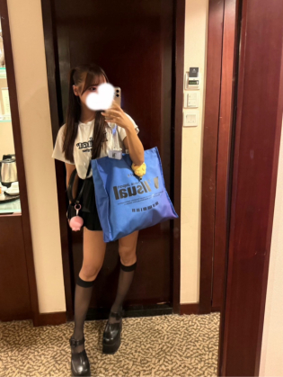 綾瀬ひな